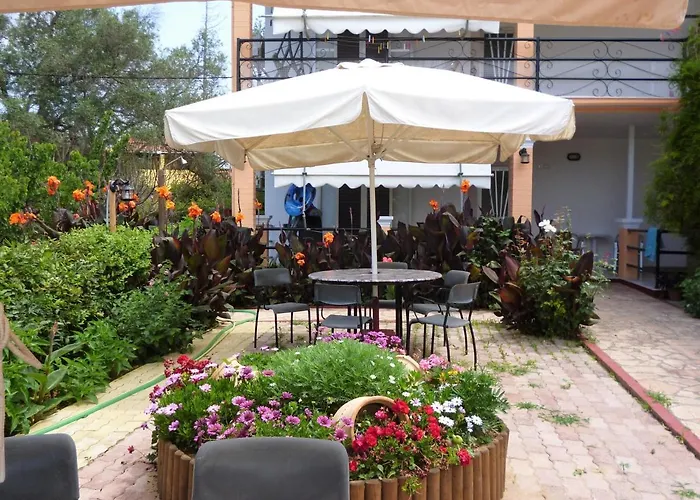 Kostas Apartments & Studios
