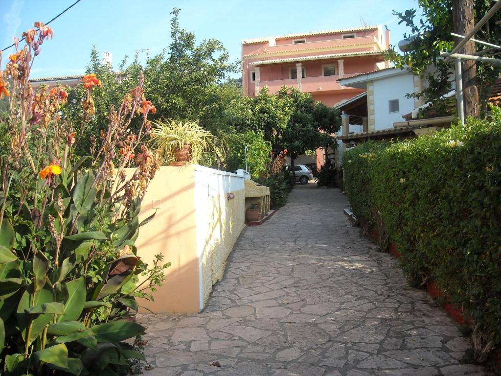 Kostas & * Agios Georgios Pagon