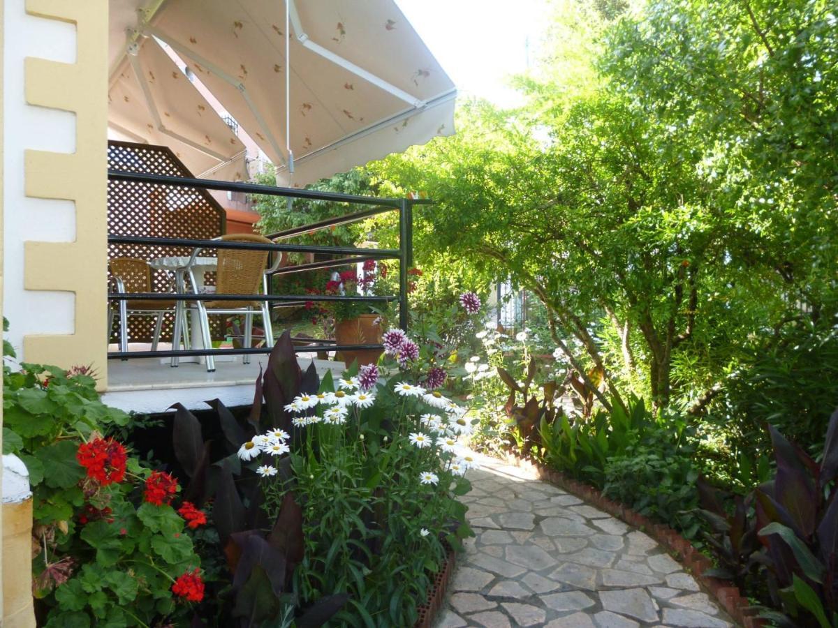 Apartment Kostas & *
