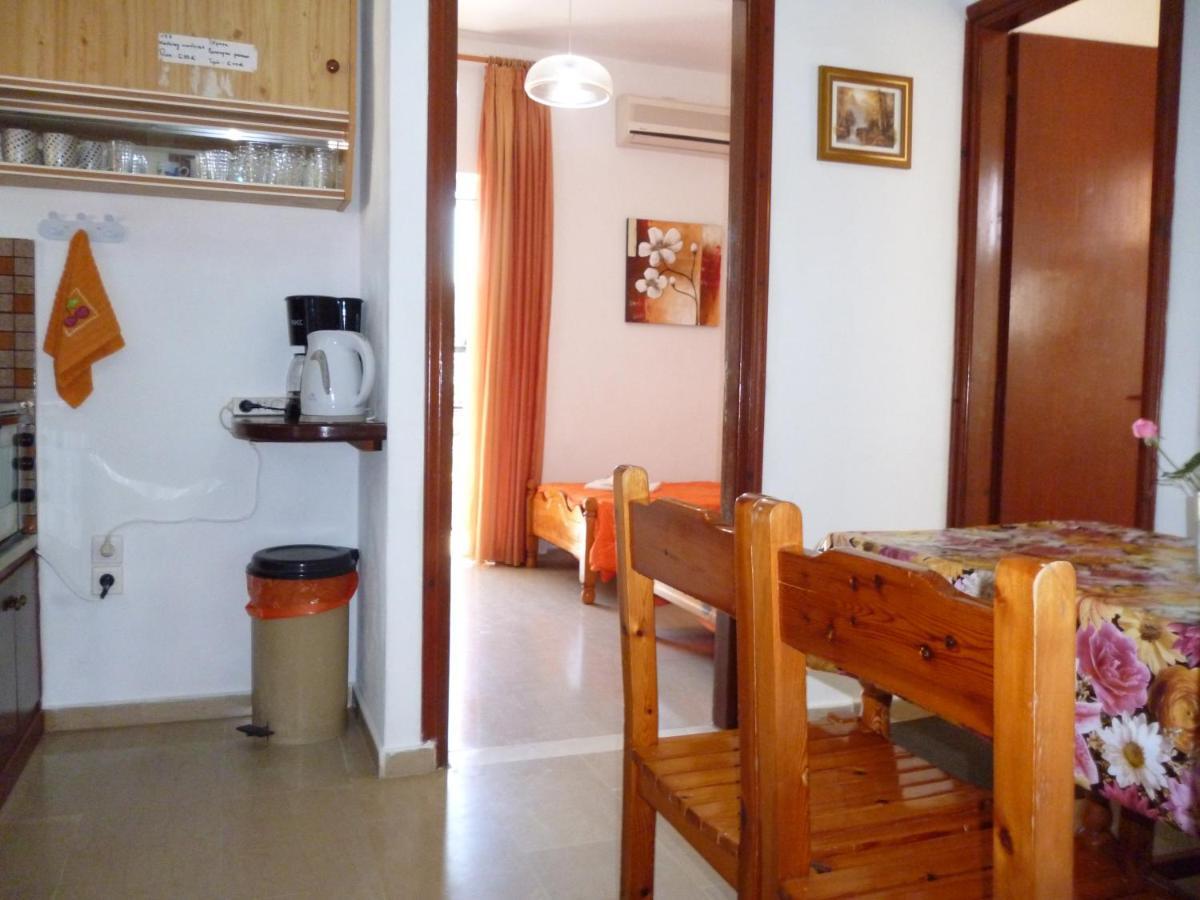 Kostas & Apartment Agios Georgios Pagon