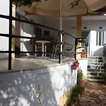 Kostas Apartments & Studios