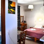 Kostas Apartments & Studios